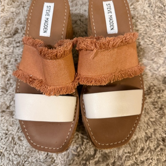 Like new Steve Madden Mindy Wedges. - Picture 2 of 5